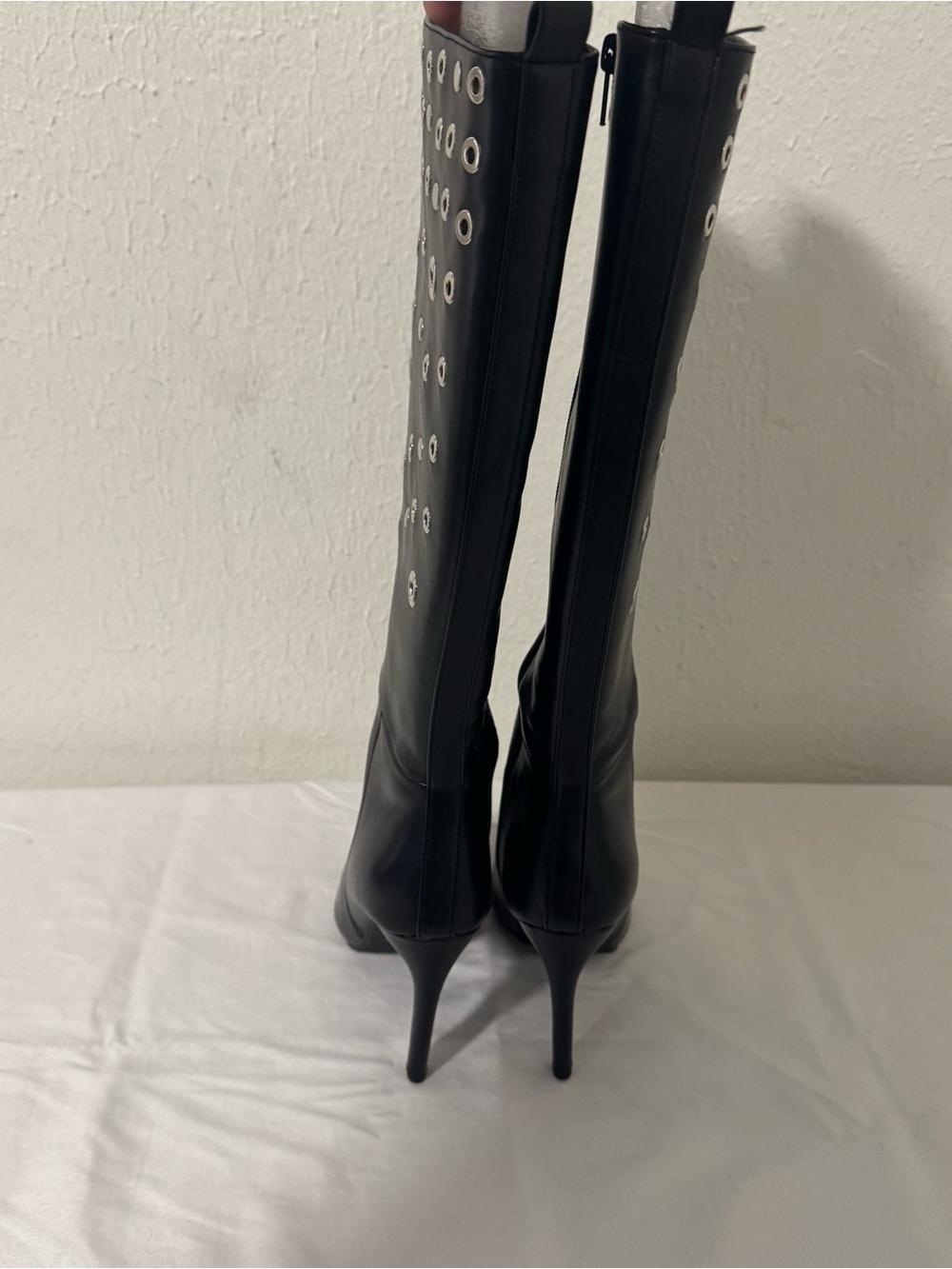 NWOR Women’s Size 5.5 Black Grommet Stud Details Knee-High Stiletto Boots - Picture 11 of 11